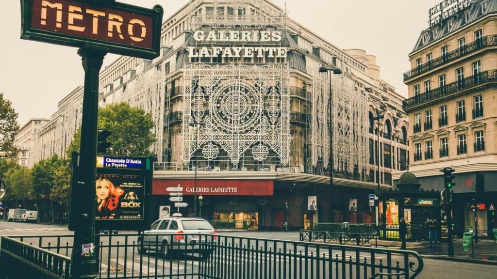 Ontdek hoe Nederlandse merken via het Estse platform Moj micro-influencers inhuren om authentiek en betaalbaar te groeien.