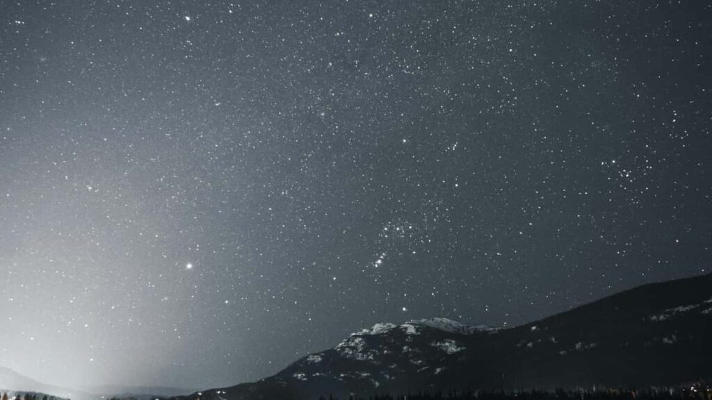 Praktische gids voor Nederlandse creators: hoe je Duitse beautymerken op Discord bereikt, pitcht en ambassadeur wordt inclusief voorbeelden, een datatafel en slimme outreach-scripts.