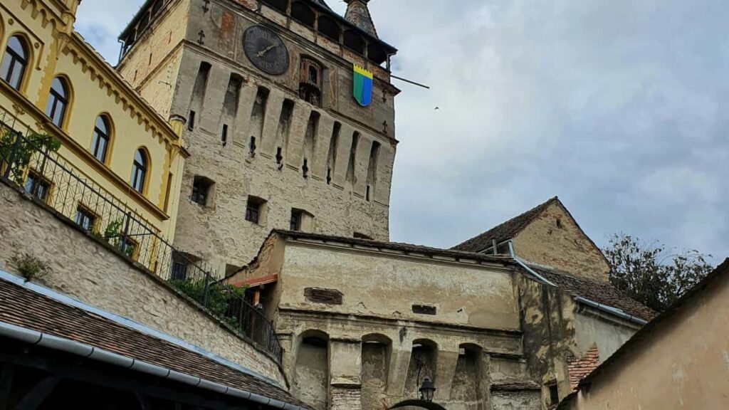 Praktische gids voor Nederlandse adverteerders: vind en werk samen met Hongaarse Netflix-creators voor virale unboxing-campagnes.