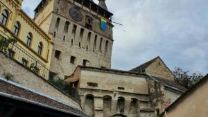 Praktische gids voor Nederlandse adverteerders: vind en werk samen met Hongaarse Netflix-creators voor virale unboxing-campagnes.