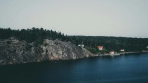 Praktische gids voor Nederlandse adverteerders: hoe je Ivoorkust Snapchatcreators vindt, benadert en inzet om appdownloads te stimuleren inclusief data, outreachscripts en risico's.